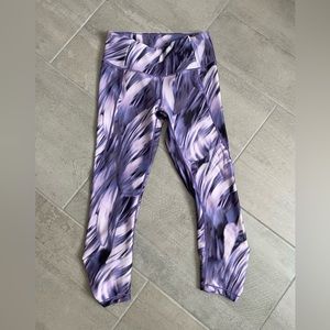 Women’s CALIA by Carrie Underwood Purple Tulip Tight Fit Capri Leggings Small S